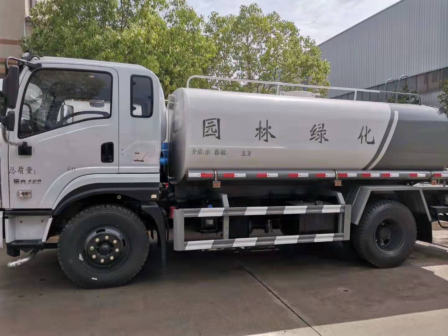 國(guó)六東風(fēng)專底D1L灑水車(chē)